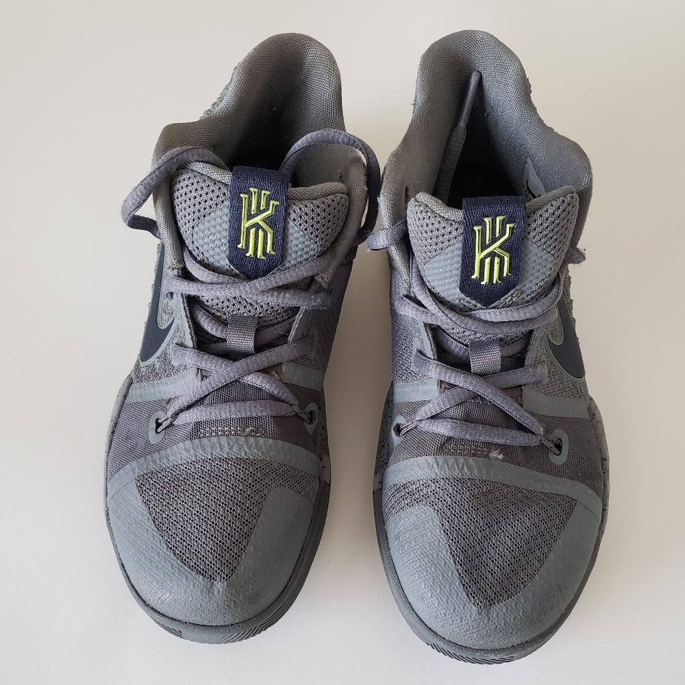 Nike Kyrie 3 Cool Grey Sz 2.5Y